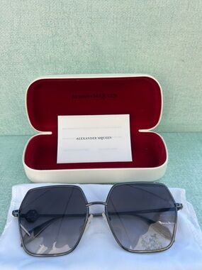 Alexander McQueen Women's Gray Gradient Oversized Square Sunglasses